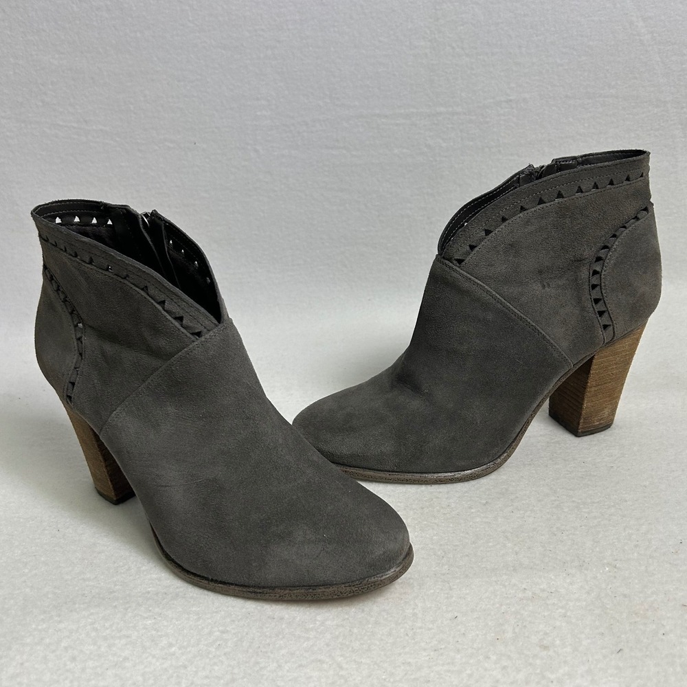 Boho Chic Vince Camuto Womens 8.5M Grey Suede Fritan Laser Cut Ankle Booties‎